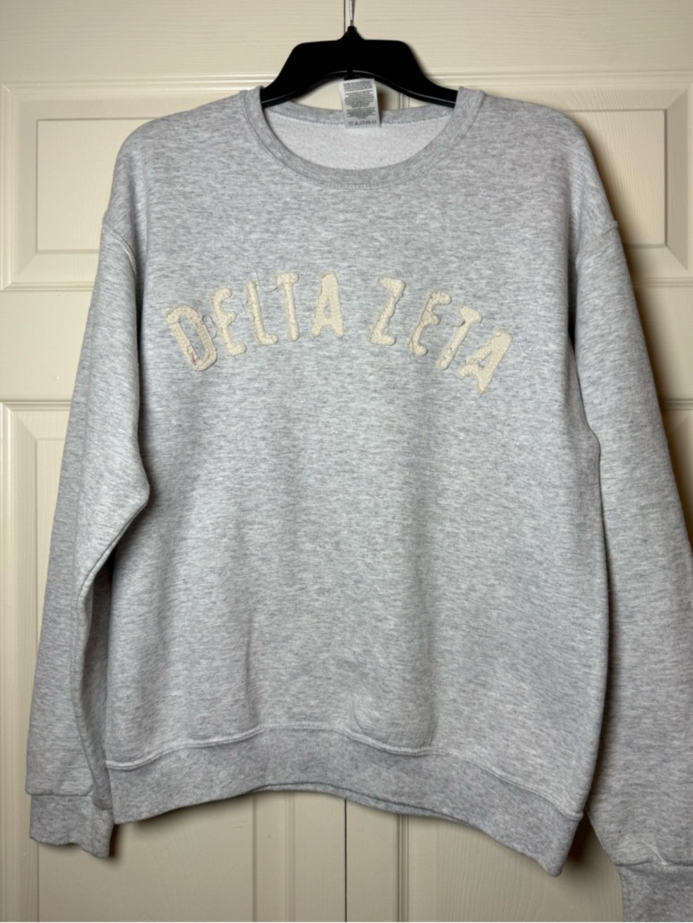 Delta‎ Zeta Gray Sweatshirt